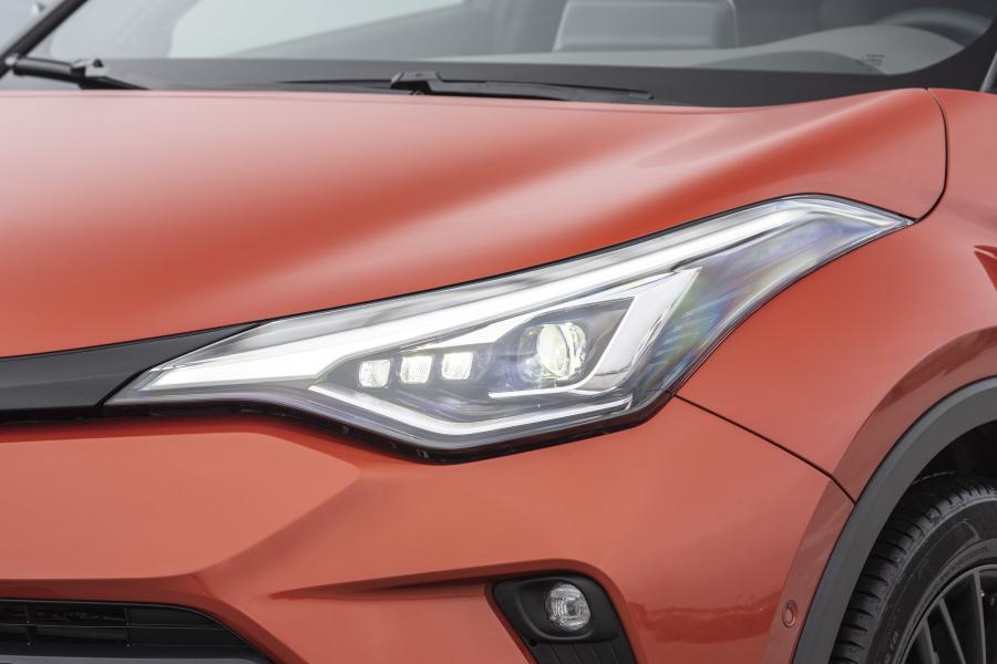 Детали экстерьера Toyota C-HR Hybrid 2019 года  (WW) (фото 101 из 174)